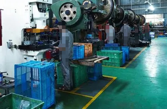 家具塑料腳輪自動組裝設備選擇氣動好？還是液壓好？